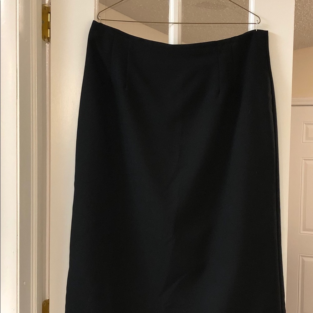 Briggs Black Skirt Size 18